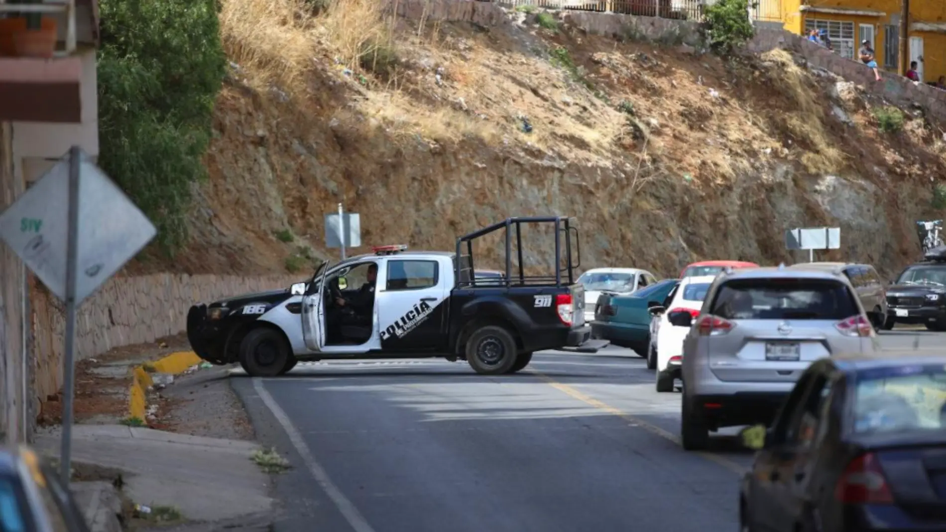 Policías y automovilistas